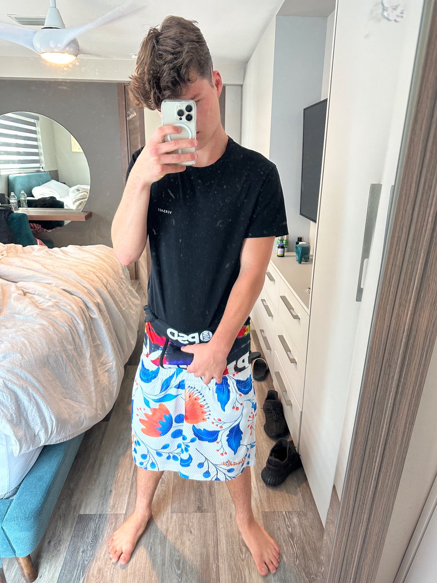 Gwen26139009's tweet image. Cardio workout in my bed before the gym? Rt when you see it👀