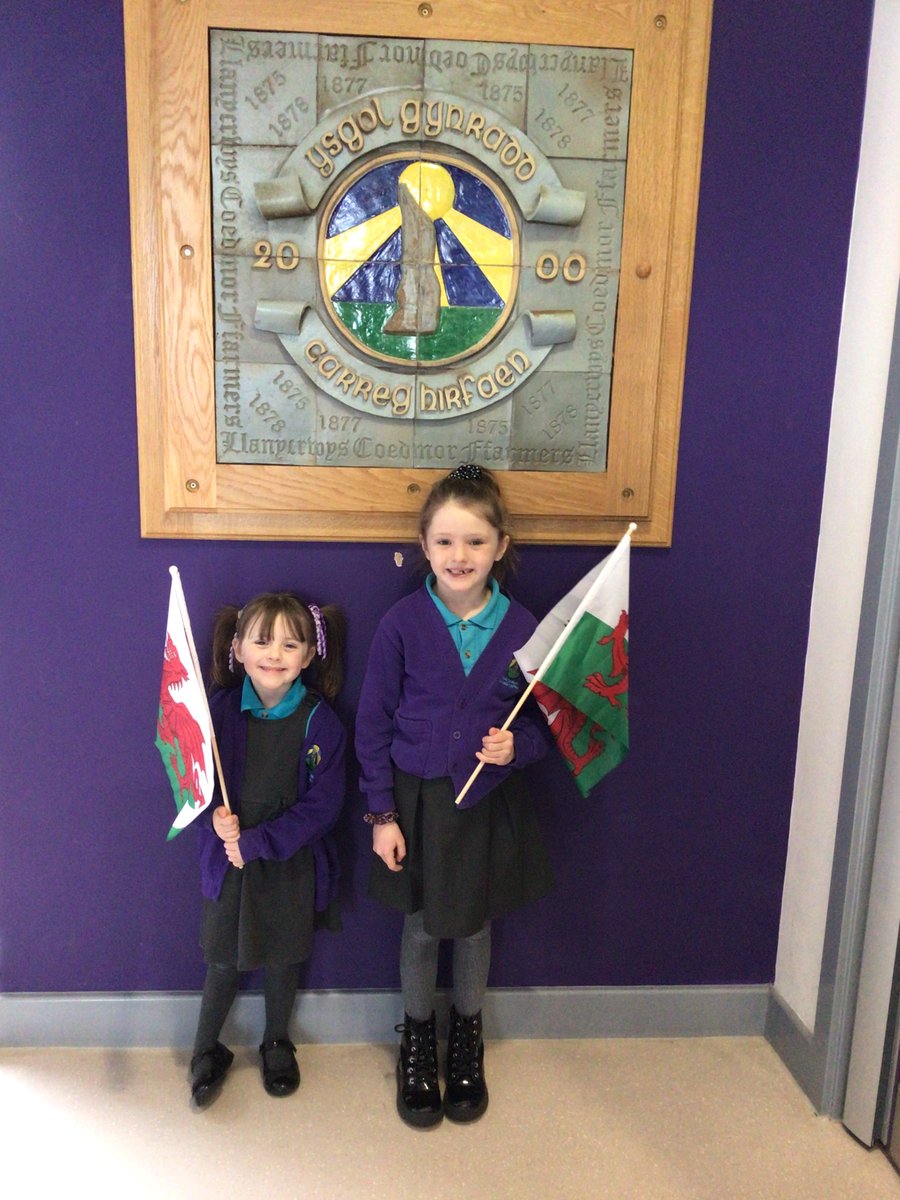 Llongyfarchiadau mawr i Elan am ddod yn 1af a Leti Grês am ddod yn 2il mewn cystadlaethau lliwio Parêd Gŵyl Dewi, Llanbed 2023! Gwych! #CriwCymraegCH #SiarterIaithCH #SawelCH #HathrenCH