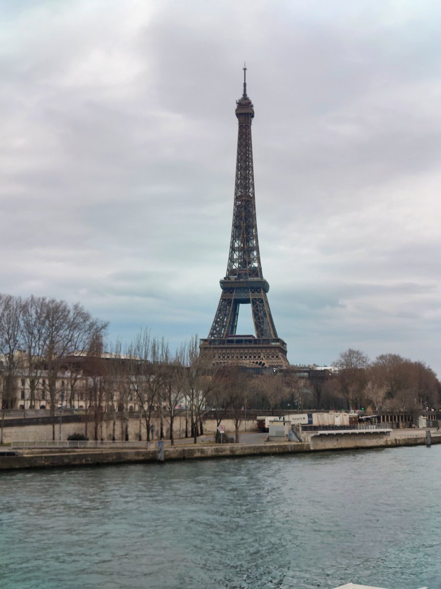 donylandes's tweet image. #EiffelTour #Paris 🇫🇷 march 6 2023 🙏