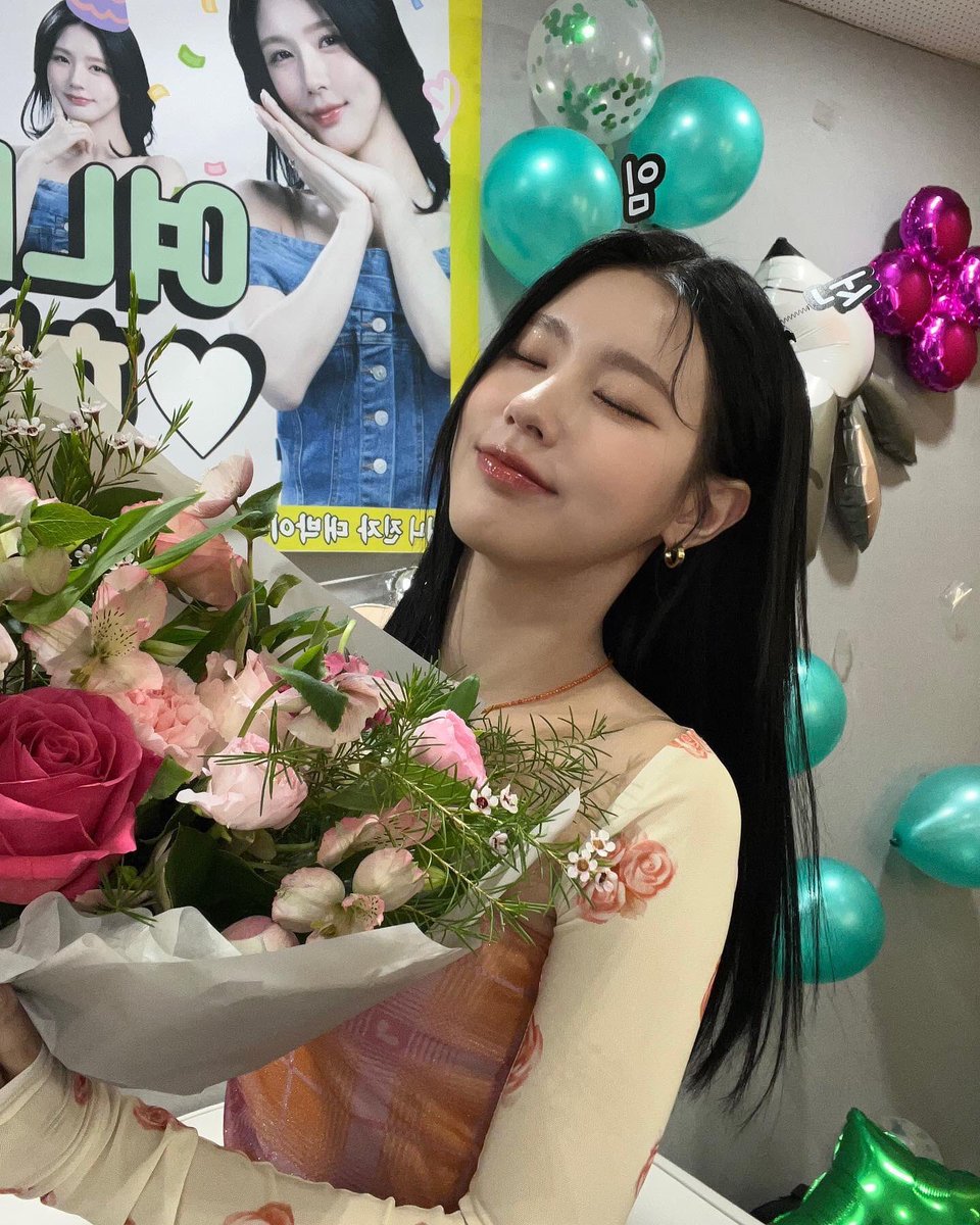 Hyein⊹ tweet media