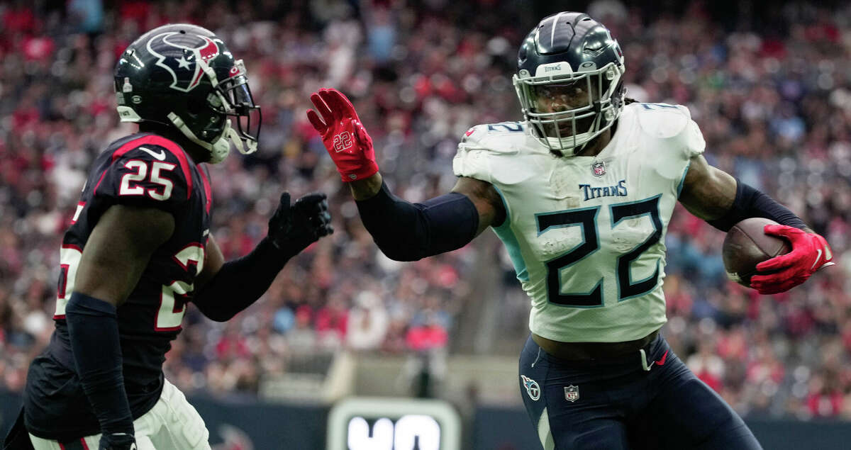 NFL_DovKleiman's tweet photo. Report: The #Titans are shopping Star RB Derrick Henry, according to @MikeSilver 

Tennessee have already moved on from multiple veterans players.

https://t.co/Xrp9K0X6Yo https://t.co/dzFua1EapA