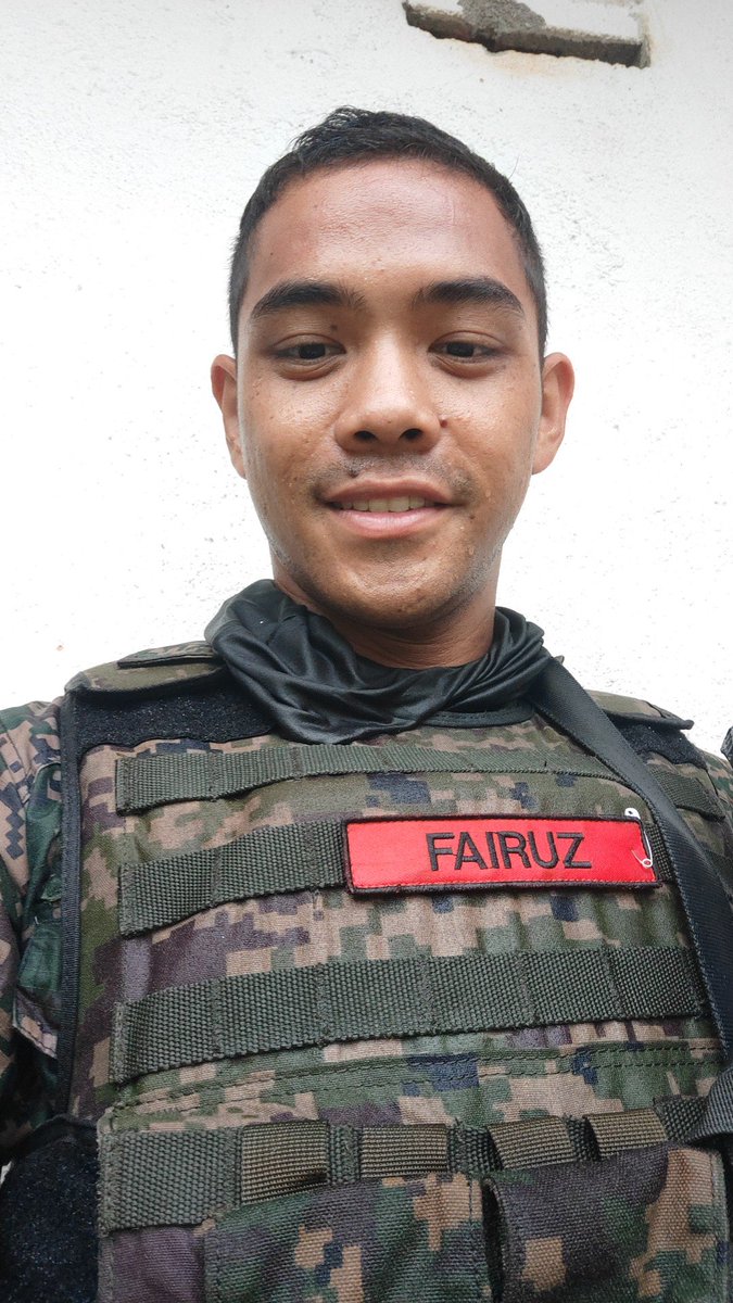 fazhelmi's tweet photo. Yup that's me in my working shirt https://t.co/shVdOXfGzD