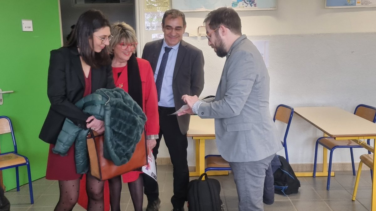 DSDEN82's tweet photo. Lancement de la semaine #égalité fille/garçon au @LyceeBourdelle en présence de M. le Dasen et Mme la directrice de cabinet de @Prefet_82 : sensibilisation de nos jeunes sur les conduites à risques à travers des espaces de débats.🙏 aux partenaires pour cette  initiative @DSDEN82 https://t.co/Ki54iuqzxo