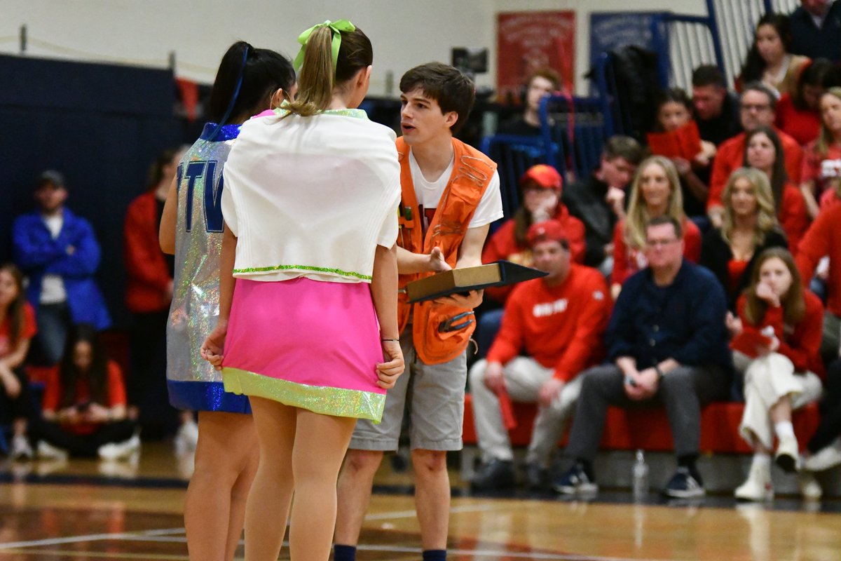 RVCSchools's tweet photo. This year, the blue team's theme was The Goonies! The blue team raced around Rockville Centre looking for buried treasure 📸 @sideline_eebs  #RedandBlue #GameOnRVC #LikeACyclone https://t.co/csdTSLaP7E