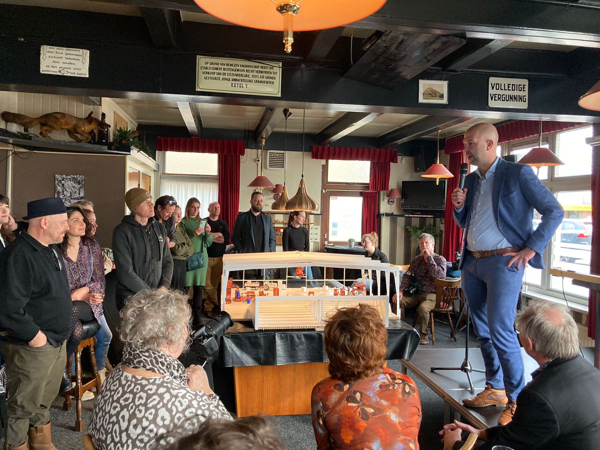 Vandaag de perspresentatie over de 'Boer Koekoek- musical' in café Mol. Deze zomer staan 35 voorstellingen gepland in #Hollandscheveld. Elke avond kunnen 1000 bezoekers deze unieke voorstelling zien. Een prachtig initiatief van <a href="/DeTamboer/">Theater De Tamboer</a> en <a href="/Pauperparadijs/">Stichting Het Pauperparadijs</a>