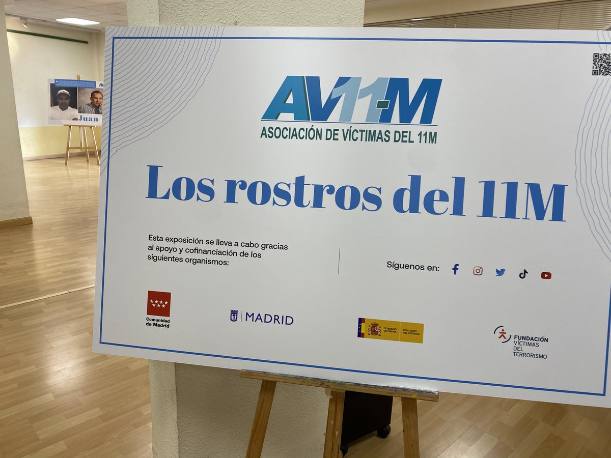 MCasariegoCor's tweet photo. Esta tarde he estado en la inauguración en el CC Antonio Machado @JMD_SanBlas de una exposición de la @AAV11M  (6-30 marzo)  en recuerdo de las víctimas, con fotografías y relatos de algunas de las que resultaron heridas en esa fecha terrible.
No olvidamos su ejemplo y dolor https://t.co/zq29YQw3bL