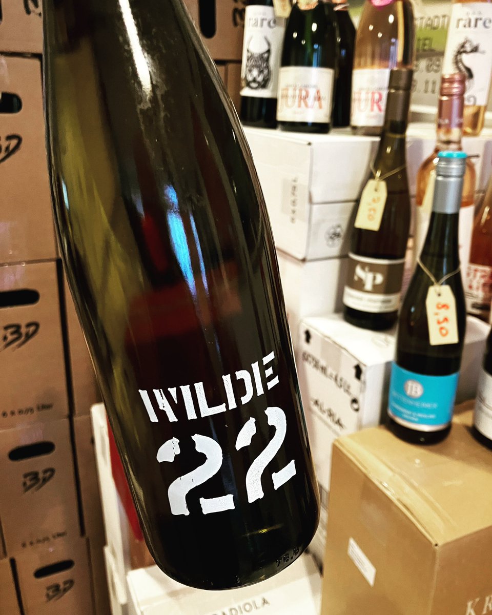 Frisch und knackig 🤩 Wilde 22 #sauvignonblanc aus Rheinhessen 
.
#wein #wine #winestagram #weinliebe #winelover #winetasting #weinfreaks #food  #foodporn #foodstagram #party #partyinspiration