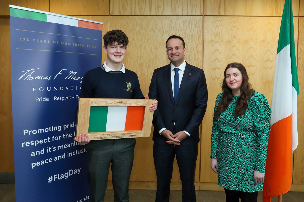 LeoVaradkar's tweet photo. To see over 1,500 students travelling from all parts of the state to celebrate 175th anniversary of our national flag is evidence that our young people have pride in & respect for the flag’s message of peace, inclusion, & the hope of a shared future on a shared island together. https://t.co/8QGgahW7Ub