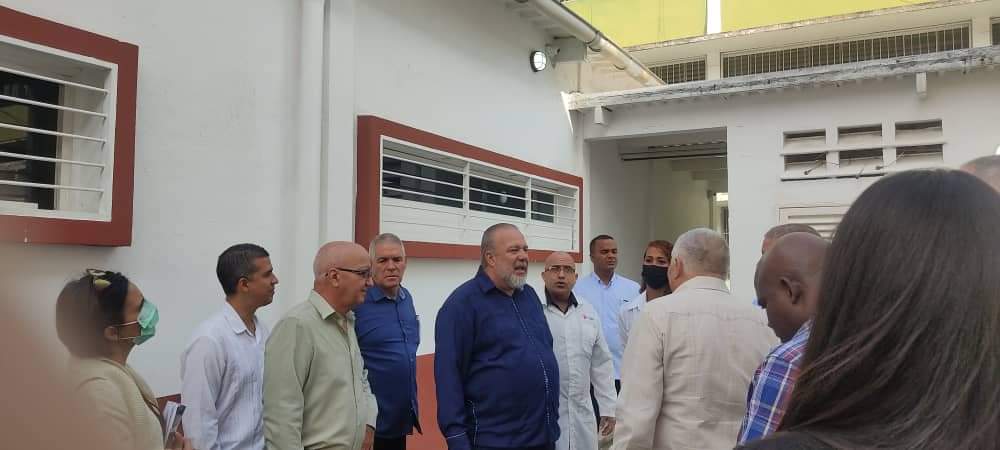 japortalmiranda's tweet photo. Junto al Primer Ministro, @MMarreroCruz, visitamos el Centro de Diagnóstico Integral Diego Santana de Distrito Capital, en Venezuela🇻🇪.

Fruto de las ideas de Fidel y Chávez miles de colaboradores cubanos de #Salud brindan servicios en diversas comunidades de este hermano país.🤝 https://t.co/0KOeLc1Of9