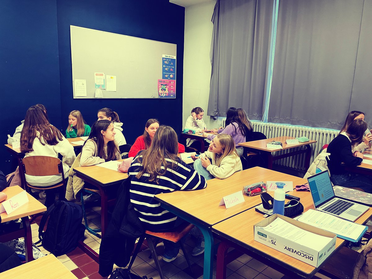CLEPLeuven's tweet photo. Vorige week gaven we de laatste sessies veerkrachttraining in Vlaamse scholen in het kader van ons @FWOVlaanderen Rode Neuzen 🔴 project. #veerkracht #welbevinden #jongeren #school https://t.co/L5Uq41Kqo7