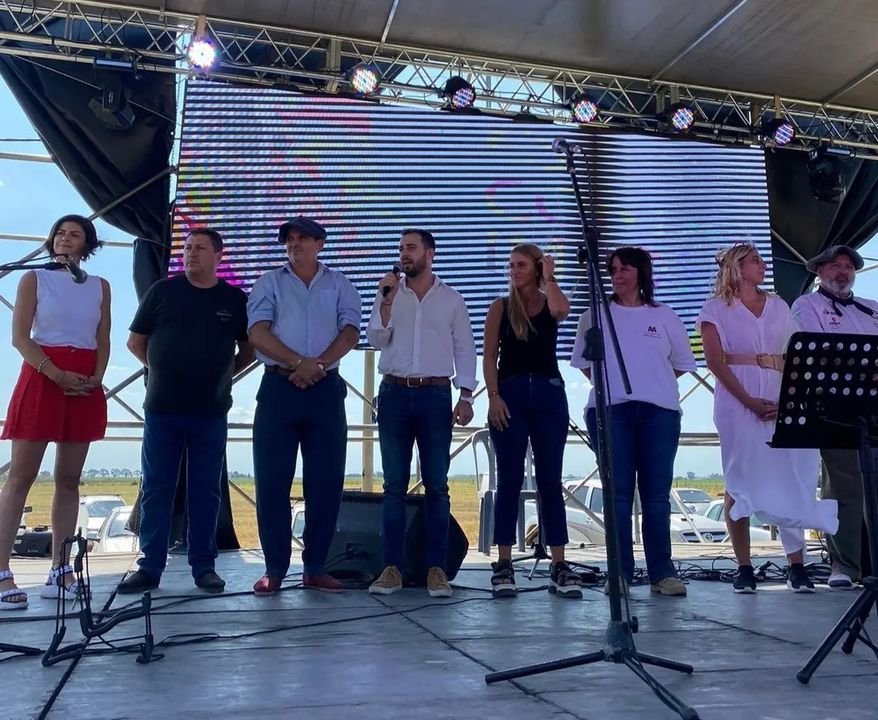 KovacevichOk's tweet photo. Participamos de la "Fiesta Tradicional Muguetense del Lechón".
La misma contó con concurso de asadores, museo del inmigrante, paseo de artesanos y actuaciones musicales, destacando la identidad cultural y productiva de la localidad, la región y la provincia de #SantaFe https://t.co/SitUxJVIpu