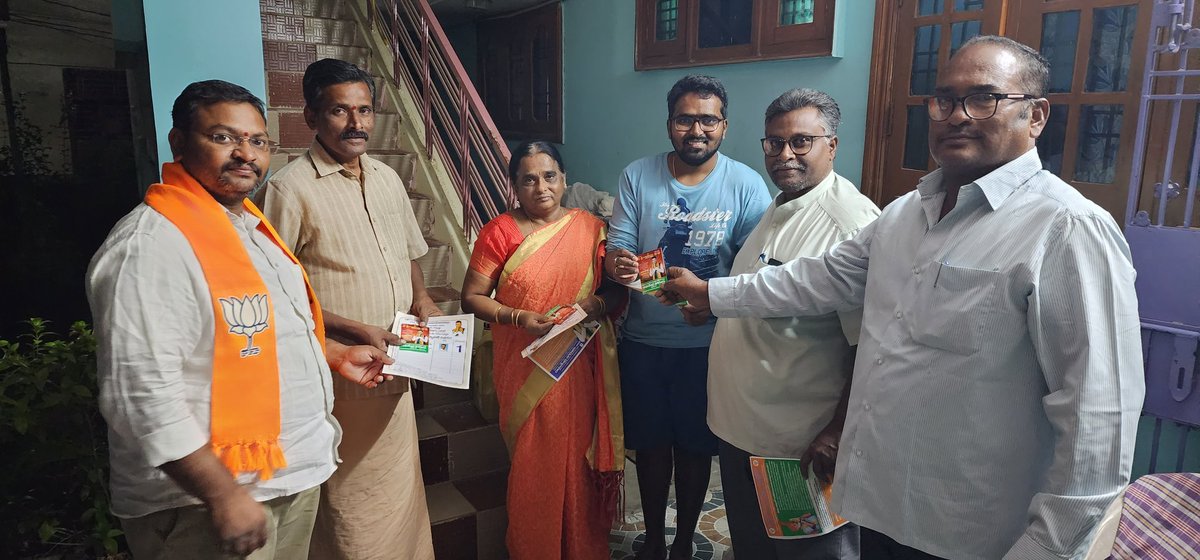 AvulaNagendraK1's tweet photo. ఈరోజు కడప పశ్చిమరాయలసీమ పట్టభద్రుల@BJPMLC అభ్యర్థి @NRaghavendraBJP గారికి మొదటి ప్రాదాన్యత ఓటు వేసి,వేయించి అత్యధిక మెజారిటీతో గెలిపించాలని ప్రచారం చేయడం జరిగింది. @somuveerraju @BJPMadhukarAP #ObcMorchaAndhraPradesh @drlaxmanbjp #ApObcmorcha #Bjpobcmorcha #MLCElections #Kadapa https://t.co/aVjV6ribHY