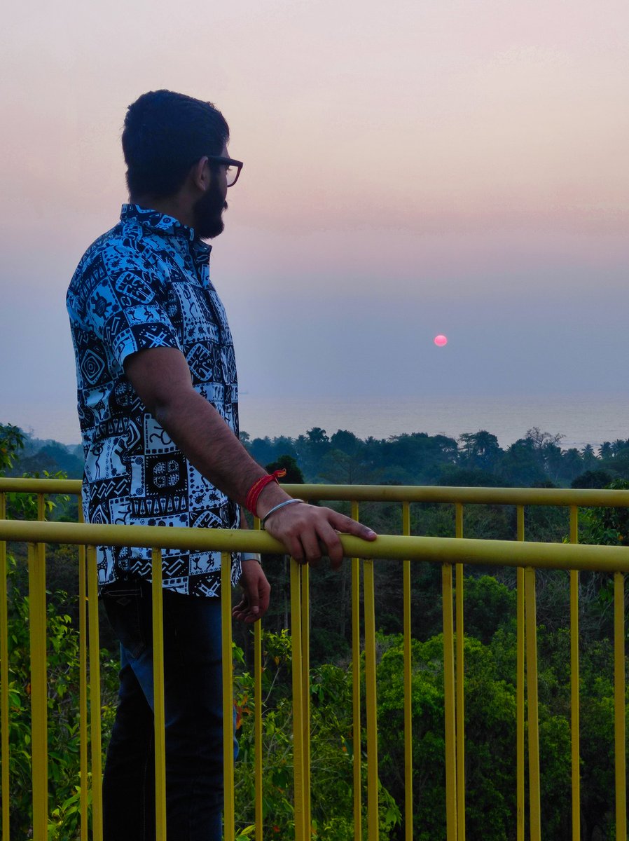 ImSiddhanth_'s tweet photo. Rising with the Sun.. 

 #whistlingwoodsandaman #andamanstargazing #siddhanthraisharma https://t.co/ur9MQ9uFDi