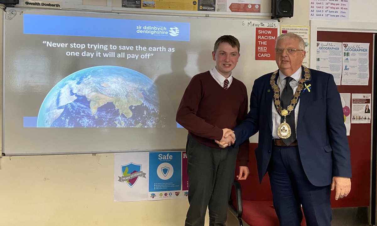 PHS_Geography's tweet photo. 9B Geographers welcomed @DenbighshireCC to our lesson today to award James the prize for winning the KS3 ‘Postcards from the Future’ competition. We listened to the role of the council and how it is addressing the #climatechange emergency @PrestatynHigh @phshomecoming da iawn https://t.co/FIztsXabhf
