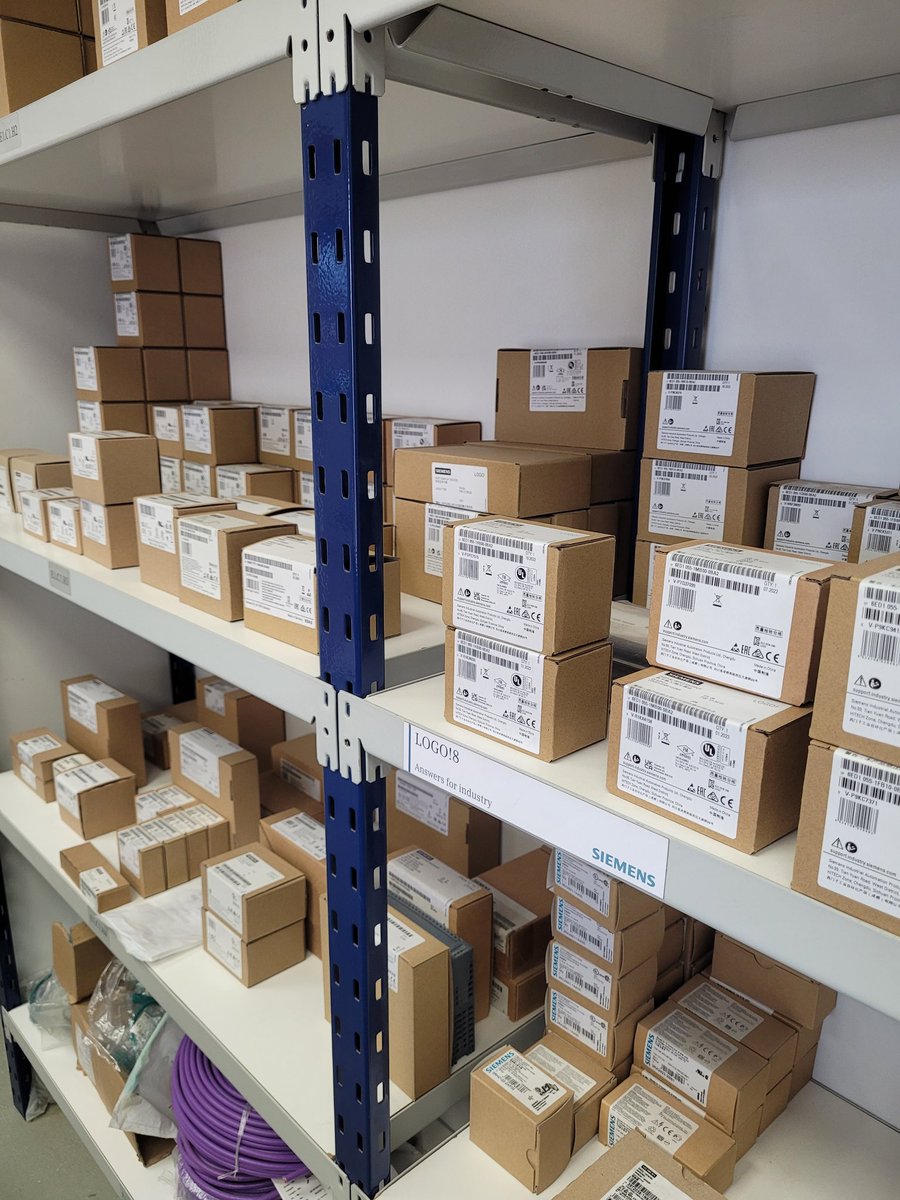 ReleProPLC's tweet image. La gama Logo!8 de @siemens_ind es la mejor manera de iniciarse en el mundo de la automatización. Sin duda, el mejor relé programable del mercado. Disponemos de amplio stock!