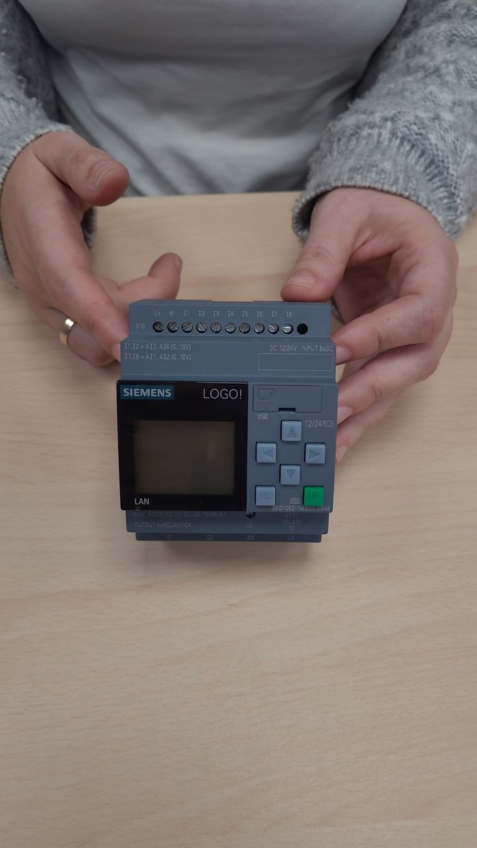 ReleProPLC's tweet image. La gama Logo!8 de @siemens_ind es la mejor manera de iniciarse en el mundo de la automatización. Sin duda, el mejor relé programable del mercado. Disponemos de amplio stock!