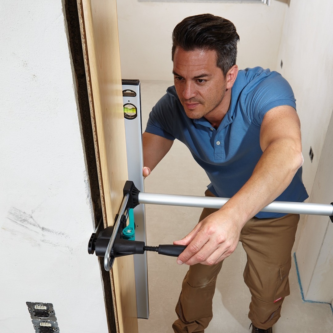 wolfcraft_DE's tweet photo. Pro selbst eingebauter Tür lässt sich so einiges an Geld 💸 sparen - somit ist die Selbstmontage von Türen ein mehr als attraktives DIY-Projekt! ⚒😎 Unser Türfutter-Montage-Set enthält alles, was du für die erfolgreiche Montage benötigst! 🤙

🛒 https://t.co/VWxSV9O1Zf https://t.co/2vLrXvj9uD
