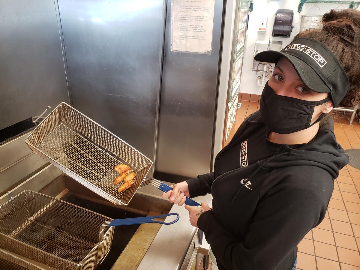 ywchamber's tweet photo. Happy Monday, and what a way to start the week with some fantastic wings with the #BigBlueScissors at Wingstop! 

Wingstop offers a delicious menu filled with everyWING you can think of! 😉

Check them out today at 6261 Youngstown-Warren Road in Niles! 🎉 https://t.co/wDlgTn6Aub