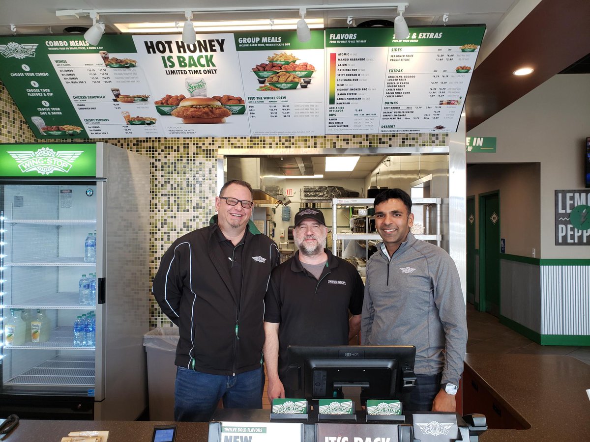 ywchamber's tweet photo. Happy Monday, and what a way to start the week with some fantastic wings with the #BigBlueScissors at Wingstop! 

Wingstop offers a delicious menu filled with everyWING you can think of! 😉

Check them out today at 6261 Youngstown-Warren Road in Niles! 🎉 https://t.co/wDlgTn6Aub