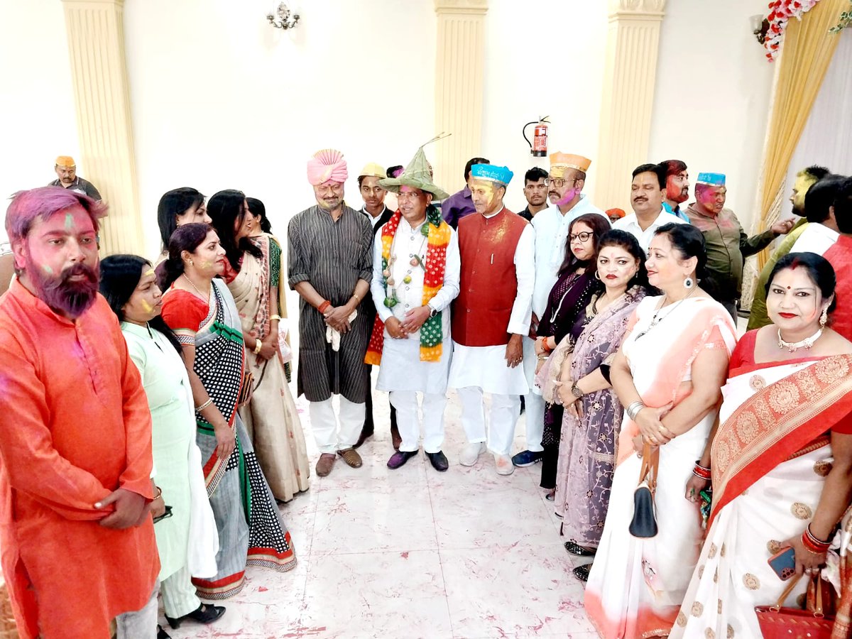 RitzSony's tweet image. रांची के विधायक श्री सी पी सिंह जी के होली मिलन समारोह में....
#CPSingh #ranchimahanagarmahilamorcha #VanathiBJP #bhajpajharkhand #holimilan