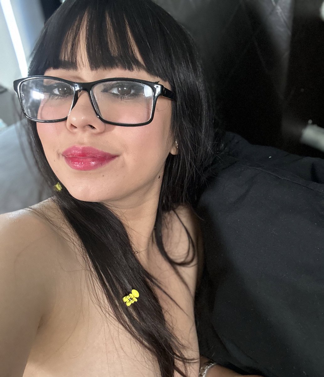RobertaFrancoxx's tweet photo. Hola buenos días bbes 😘😘 https://t.co/e6JmIBveKx