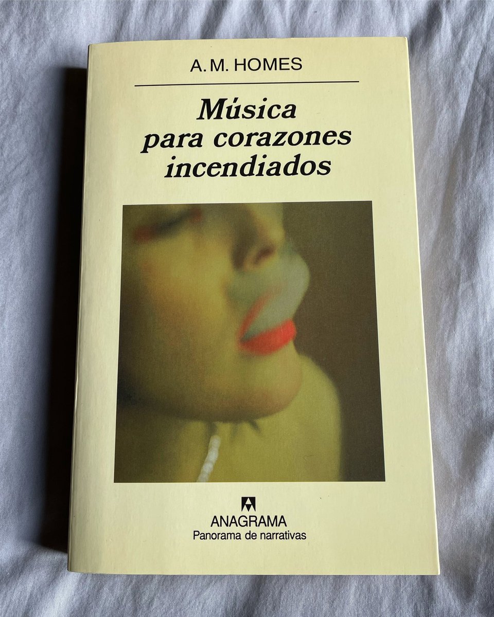 YahveMC's tweet photo. Quizá sea la novela que he leído que describe de forma más desasosegante y perturbadora el fin del amor en la pareja y la destrucción del matrimonio. #AMHomes escribe con el bisturí, riéndose del desastre y el absurdo de muchos aspectos de la familia occidental contemporánea. https://t.co/VK6ePujHon