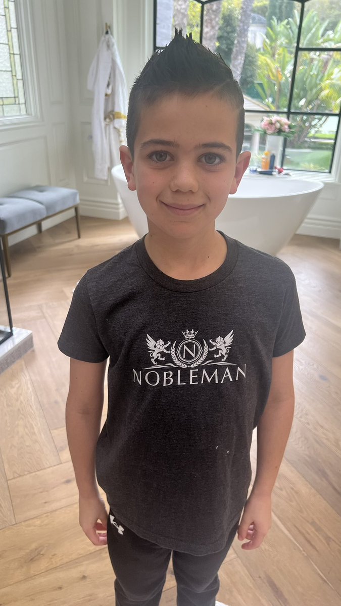 OcLydia's tweet image. Roman got a haircut 💇🏻