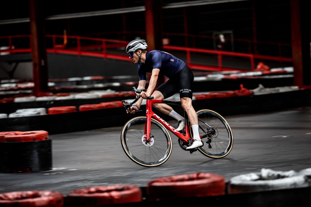 CoisCycling's tweet image. Indoor cycling:
Yes of no?

📸 @ridley_bikes

#kitdoping #indoorcycling #cyclingshots