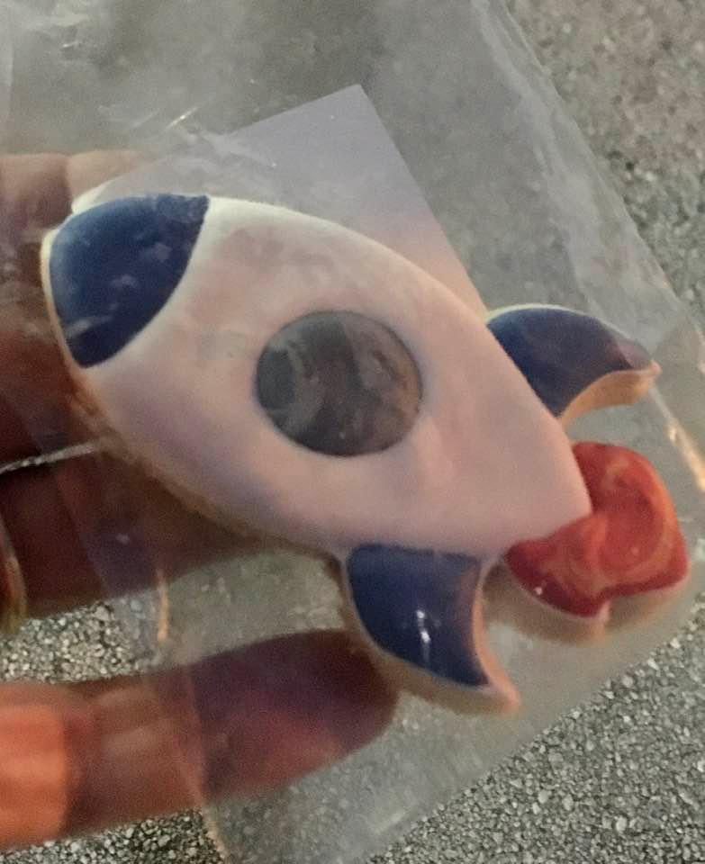 PARTEMISFILM's tweet photo. Some NASA crew shared this photo of a cute Rocket Cookie given at the Project Artemis set when they were filming in Florida 🥹🚀 https://t.co/W6KdT4gb5a