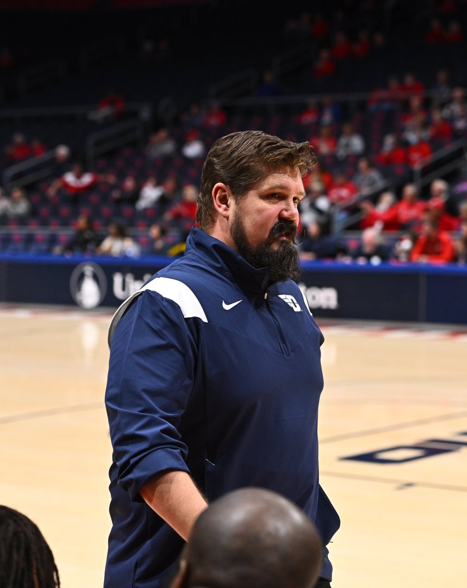 DaytonWBB's tweet photo. Happy National Athletic Training Month to our trainer🥓!! Thank you for everything you do for our program✈️

#GoFlyers // #NATM2023 https://t.co/kFWHdCicIF