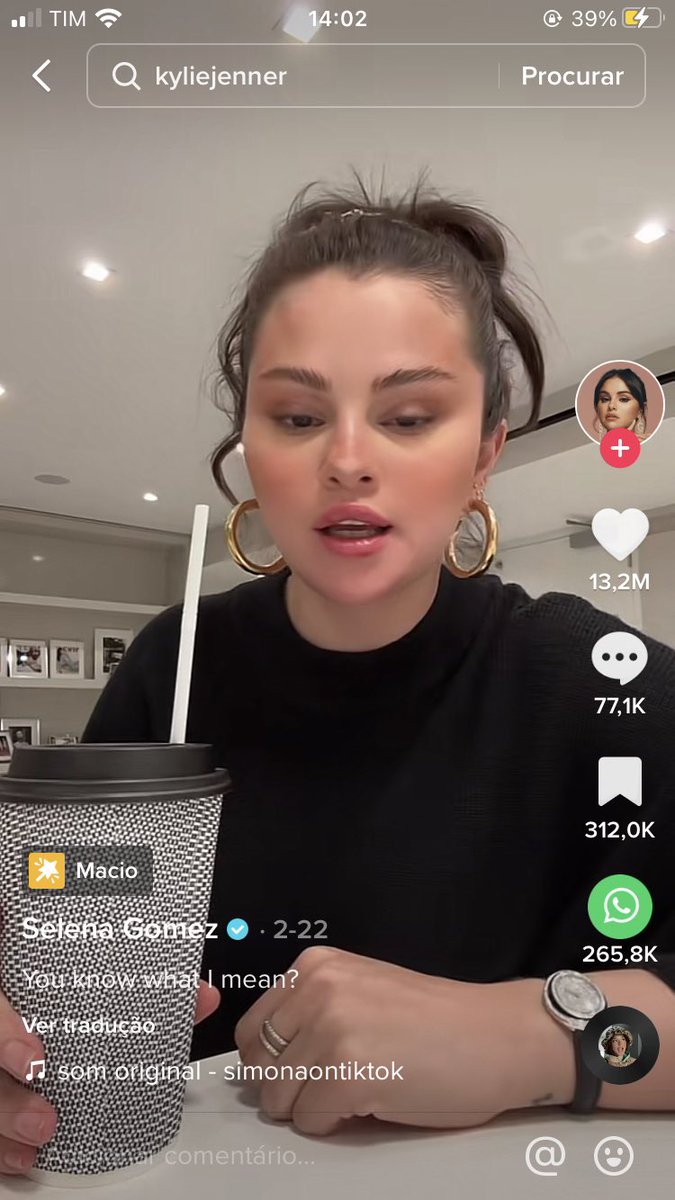 Se a Selena postou o vídeo dia 22, e a Kylie já havia feito posts dando destaque para os olhos no dia 20 (com troca de comentários da marca de Hailey e dela sobre estarem ansiosas), a probabilidade de tudo ter sido uma COLABORAÇÃO e não uma INDIRETA, é muito maior, não? 

Então…