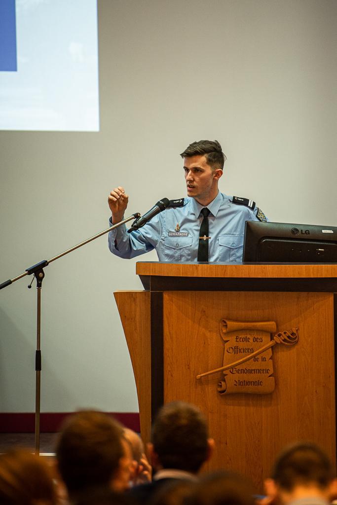 Tournoi d’éloquence à l’#EOGN pour les #officiersélèves de la #PromoCombatdePontlieue et les #élèvesofficiers de la 129° #promotion. 👮🏾‍♂️👮
➡️ développer la maîtrise de l’art oratoire pour nos futurs chefs. 📣
Merci au jury🙏 présidentes du barreau et tribunal administratif!😃