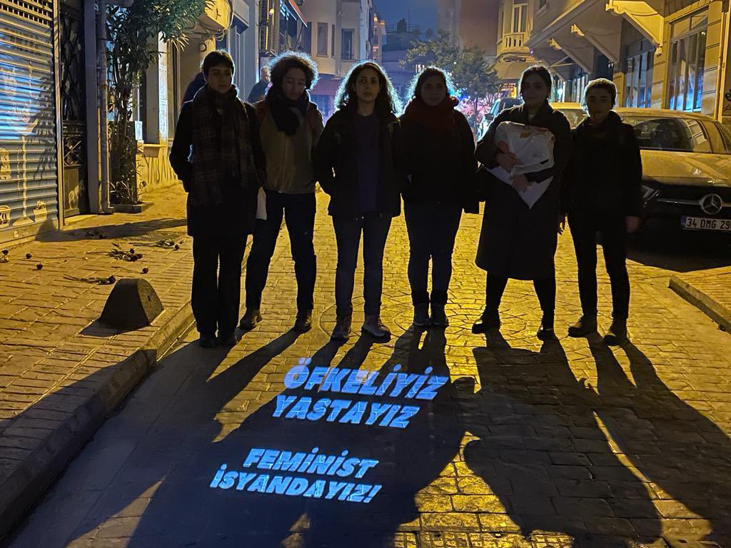 8 Mart’a öfkemizle, yasımızla, isyanımızla gidiyoruz! Patriyarkal kapitalizmin yıkımına karşı bir mum da biz yaktık! 

Mücadelemiz büyüyecek! Öfkeliyiz, yastayız, 
Feminist İsyandayız!💜

#8MartFeministGeceYürüyüşü #8M2023