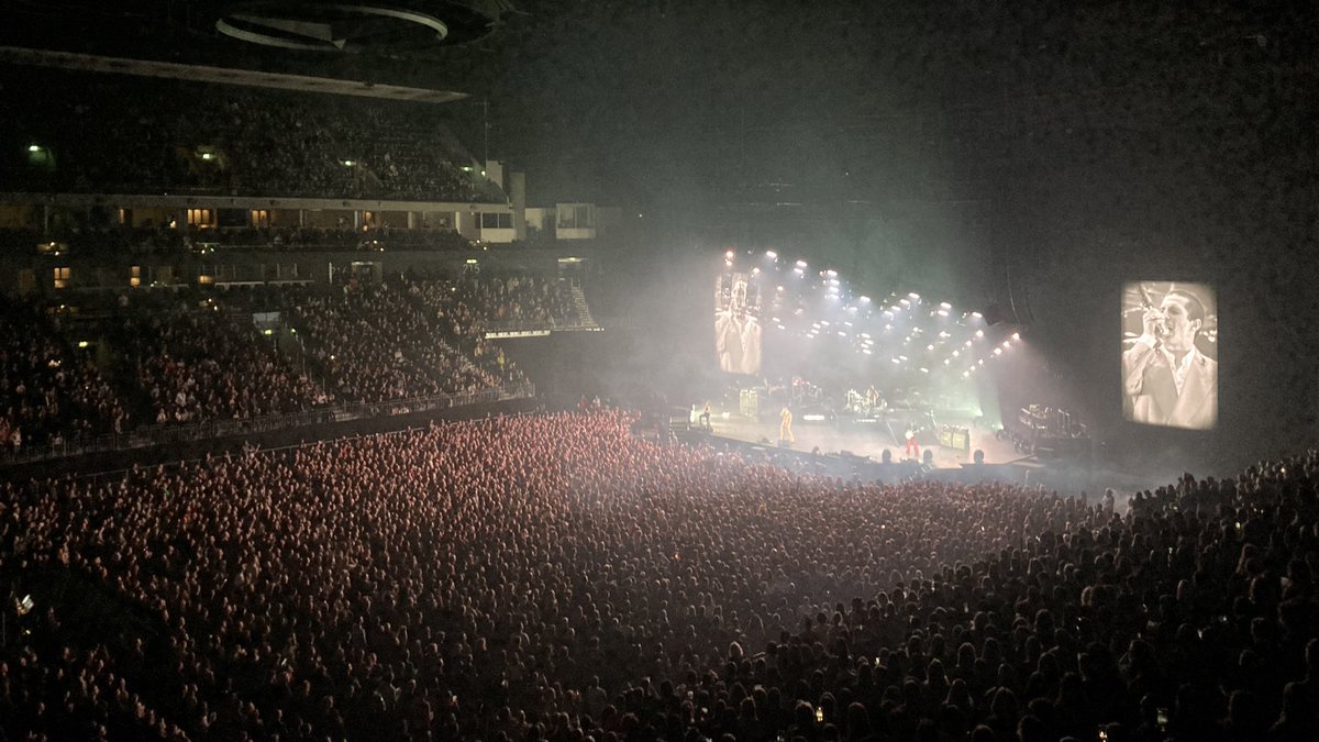 We're Beggin for more!😍🔥 <a href="/thisismaneskin/">MåneskinOfficial</a> are absolutely crushing it on stage! 🎸 #LoudKidsTour #måneskin