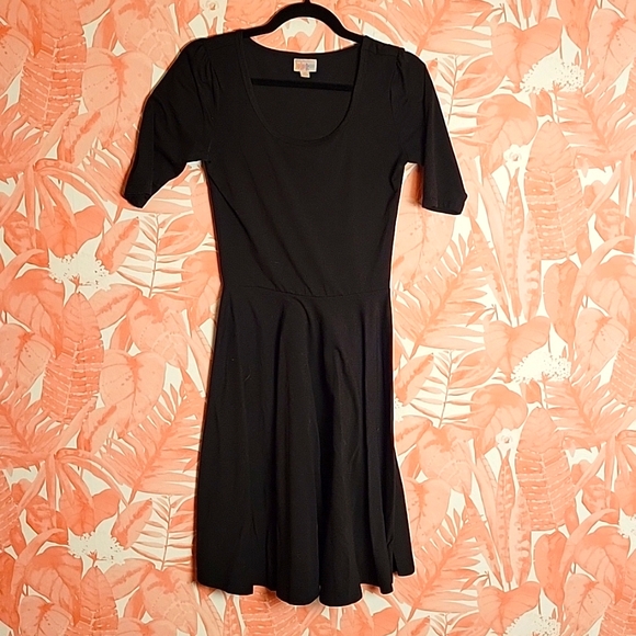 TabithasThrift's tweet photo. So good I had to share! Check out all the items I'm loving on @Poshmarkapp from @rakebythe #poshmark #fashion #style #shopmycloset #lularoe #hm: https://t.co/TQbO7o9zCY https://t.co/oYJXwv959o
