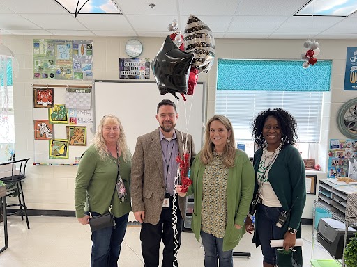 Freedom_MS_SCPS's tweet photo. Congratulations to our mentor teacher of the year, Mrs. Risa Florp, our new teacher of the year, Mr. Zachary Short, and our superstar of the year, Ms. Chelisa Mosby. We appreciate all you do to make Freedom great! https://t.co/p4rX7XERa7