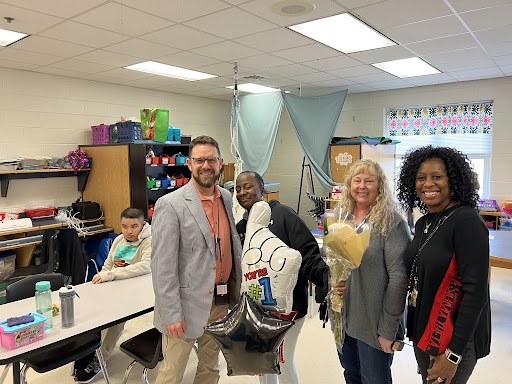 Freedom_MS_SCPS's tweet photo. Congratulations to our mentor teacher of the year, Mrs. Risa Florp, our new teacher of the year, Mr. Zachary Short, and our superstar of the year, Ms. Chelisa Mosby. We appreciate all you do to make Freedom great! https://t.co/p4rX7XERa7