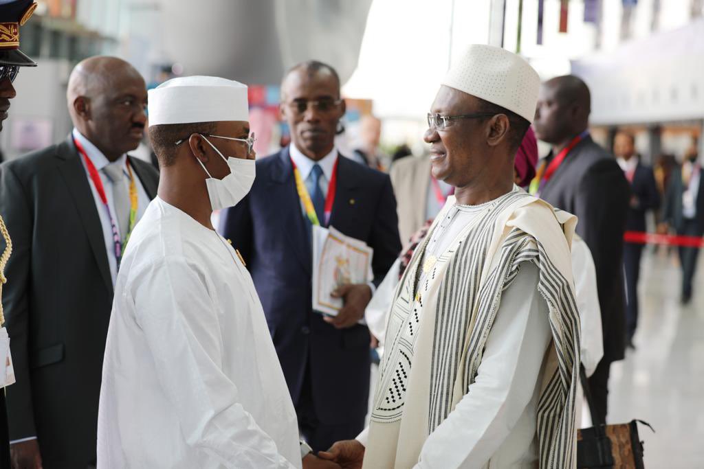 ChoguelKMaiga's tweet photo. J’ai brièvement rencontré le Président de la Transition du Tchad le Général Mahamat Deby qui prend part à la 5è Conférence des PMA, dimanche 5 mars 2023. https://t.co/nIoPpGohrq