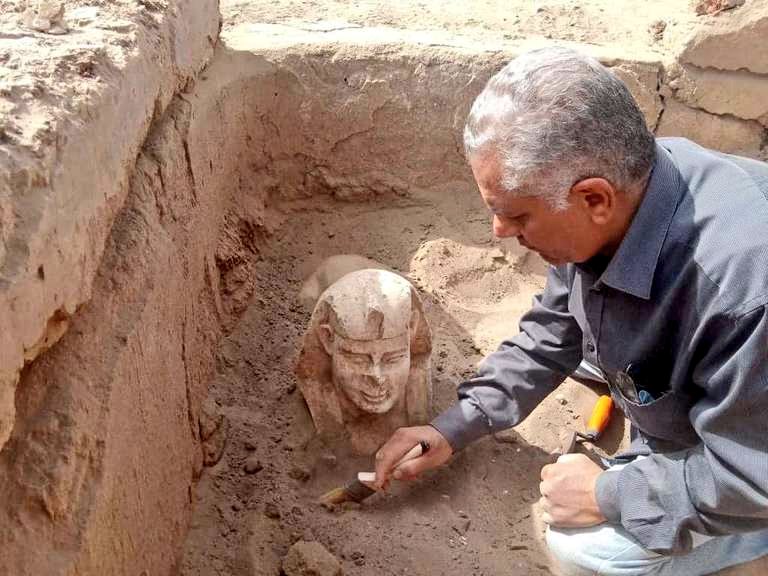 RomanMiddleEast's tweet photo. Archaeologists in #Egypt unearth #Roman-era chamber and royal sphinx statue. 
https://t.co/WMlh4j1OkS…
#RomanMiddleEast #Archaeology #RomanArchaeology #AncientEgypt https://t.co/DW3FKhfT0P