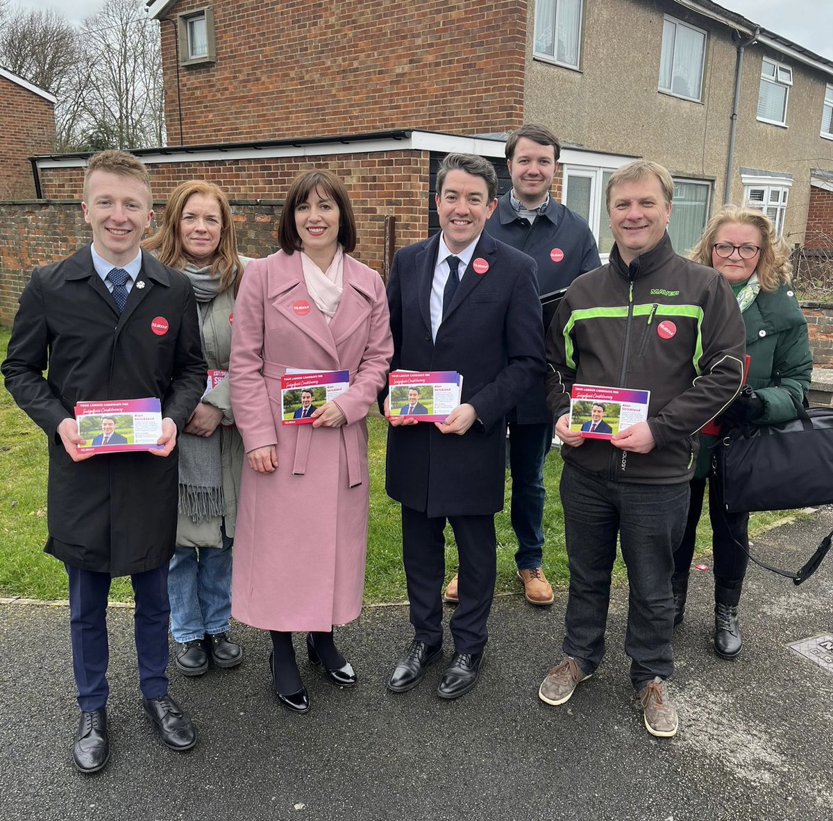 NAS_Labour's tweet photo. Another fantastic weekend on the campaign trail in the Sedgefield Constituency 🌹 

Thank you to Shadow Education Secretary @bphillipsonMP for joining us on the #LabourDoorstep https://t.co/HrmVtIDnqT