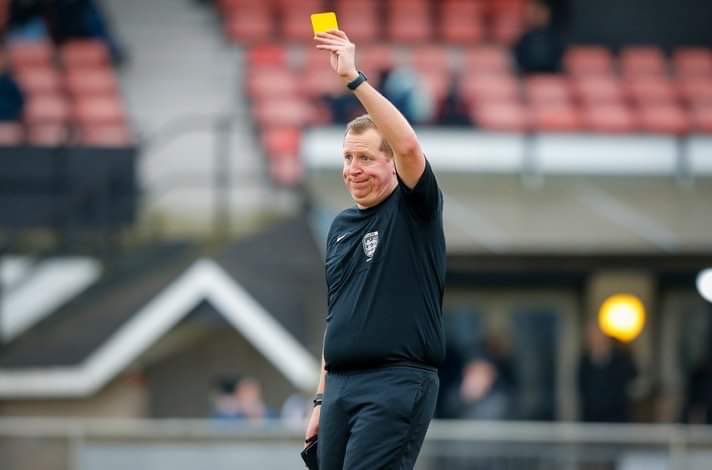 crascallj's tweet photo. Thank you @davebodymore for this beauty of me in action yesterday for my @FAWNL fixture🤣 

Go on then @benjimcd21, you can start the caption contest going 🤣

#LoveTheWhistle https://t.co/QraPTYYTtx