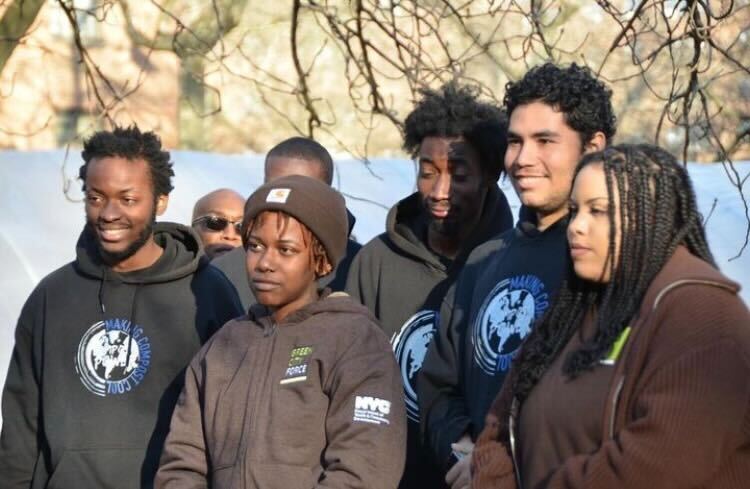 GreenCityForce's tweet image. So energized by support at our @NYCHA Bay View Eco-Hub from national leaders @RepJeffries &amp;amp; @RepMcGovern! Thrilled to receive @RepJeffries #communityprojectfunding uplifting our young leaders’ #futuregreencity! 💪🏿 more thanks @SheenaWrightNYC @nycfood @NYCUrbanAg @SenatorPersaud