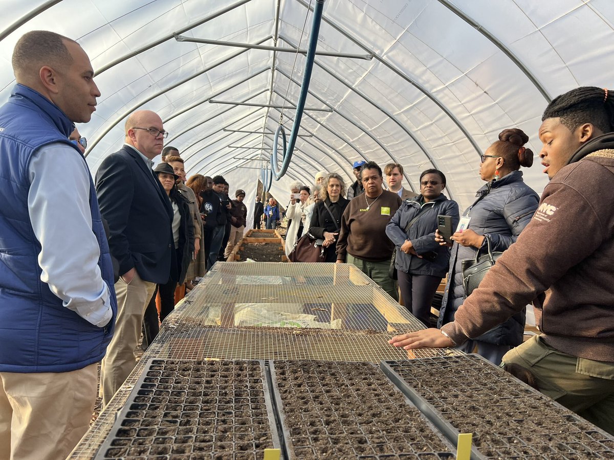 GreenCityForce's tweet image. So energized by support at our @NYCHA Bay View Eco-Hub from national leaders @RepJeffries &amp;amp; @RepMcGovern! Thrilled to receive @RepJeffries #communityprojectfunding uplifting our young leaders’ #futuregreencity! 💪🏿 more thanks @SheenaWrightNYC @nycfood @NYCUrbanAg @SenatorPersaud