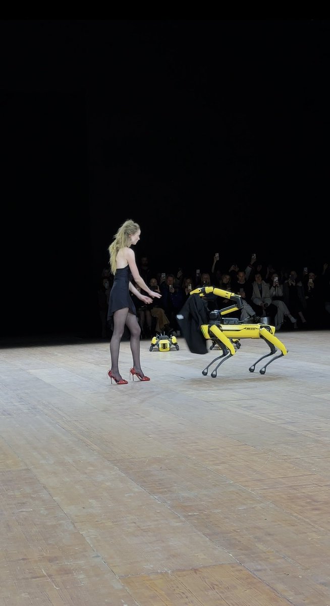 Paris Fashion Week, baby 💗

Go behind the runway at Coperni’s buzz-worthy show ✨

instagram.com/reel/CpdH7JnJ3…