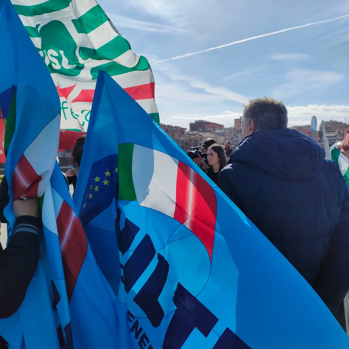 uiltemplazio's tweet photo. #Presidio #Alfasigma Pomezia
Oggi si sciopera contro la volontà dell'azienda di procedere ai licenziamenti di 333 lavoratori a livello nazionale
#UILTemp e #Uiltec sempre presenti al fianco dei lavoratori https://t.co/VB0S4Om18I