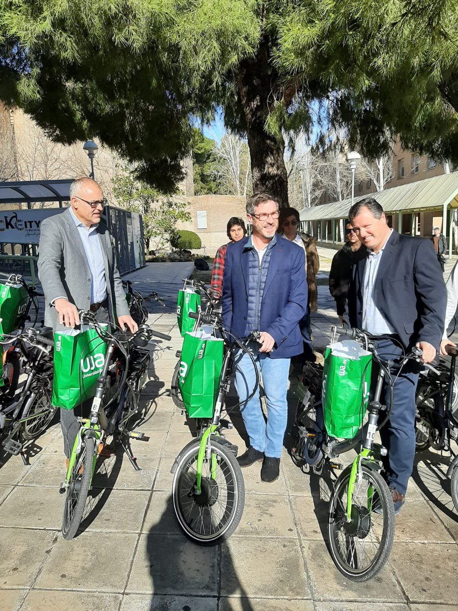 _mcontreras's tweet photo. #HackTheCity es un programa de la @ujaen para promover el uso de la bicicleta eléctrica. Desde la @FomentoAND @AndaluciaJunta a través del @ctm_jaen colaboramos aportando las bicicletas que se ceden a los alumnos internacionales
#MovilidadSostenible https://t.co/lleOmi88TF