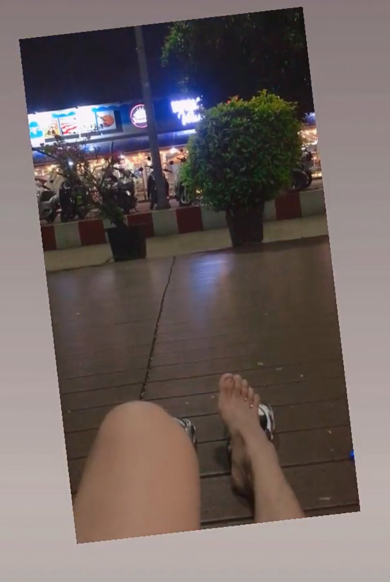 lookmybio1264's tweet photo. ដាច់យប់ អត់ផ្ទះគេង មោះសុំគេងផង 😒😆🥱#Single_life https://t.co/bTo8zbuHUp