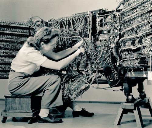 'Woman wiring an early IBM computer' from the 'Documenting Science' series (1938-58) by photographer Berenice Abbott #WomensArt