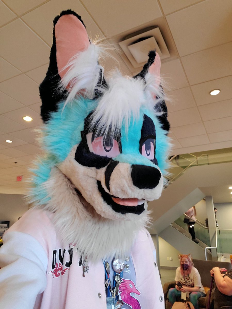 Just got my first suit at VF from the ever talented <a href="/RexyJackal/">⛓𝕽𝖊𝖝𝖞⛓</a> 
Introducing Roxy!