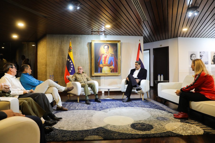 mippci_ven's tweet photo. #NotiMippCI 📰🗞|  Líderes suramericanos sostienen encuentro en Caracas. Lea más ⏩ https://t.co/YhP4gpSLYh
 #SomosLosDeChávez https://t.co/GV3bsYx7wc